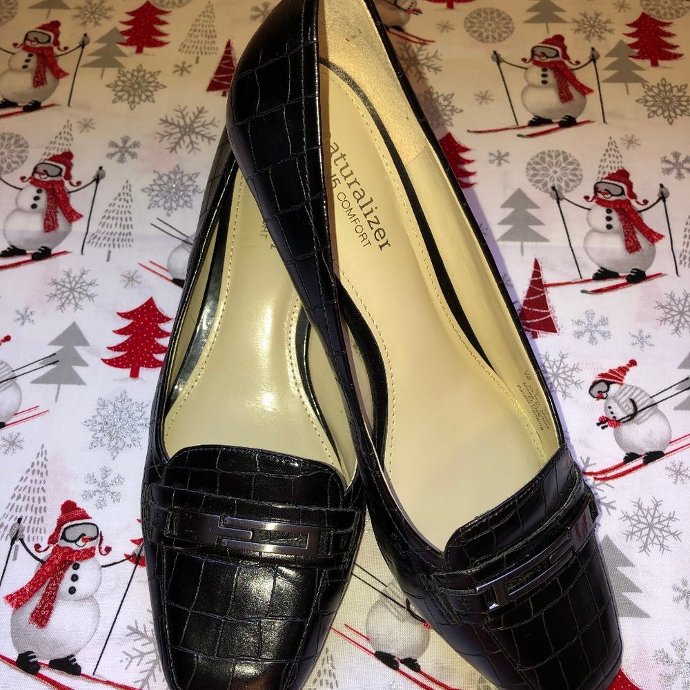 Naturalizer Black Pumps